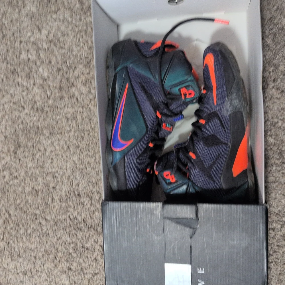 Nike Black and Purple Athletic Shoes - Picture 6 of 6